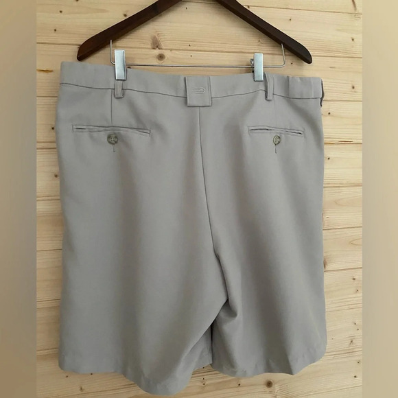 DOCKERS Golf Men’s 38" W Beige Pleated Front Belt Looped Shorts 9” Inseam - Picture 4 of 10